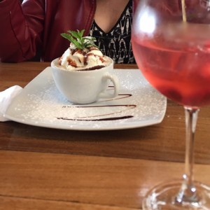 torta de chocolate con helado 