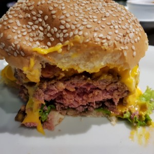 Hamburguesa con queso y tocineta