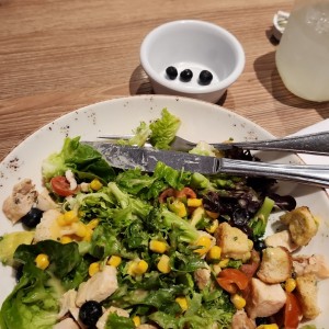 ensalada de pollo con vegetales