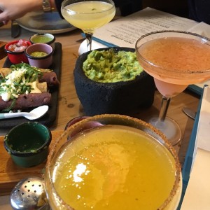 margaritas, flautas, guacamole! El pLan!