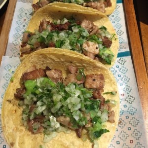 Tacos de carnita de cerdo