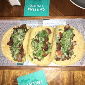 Taco de carnitas de chancho