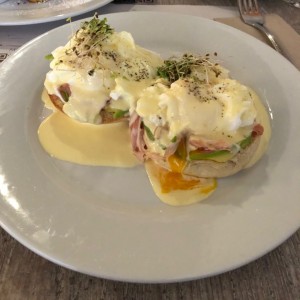 Huevos benedictinos