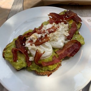 Huevos al avocat
