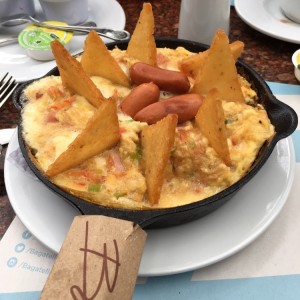 Huevos con arepita paisa