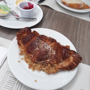 Croissant aux amandes
