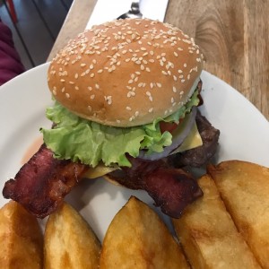 Hamburguesa con queso y tocineta