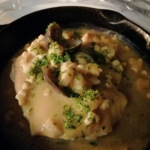Corvina en salsa de mariscos