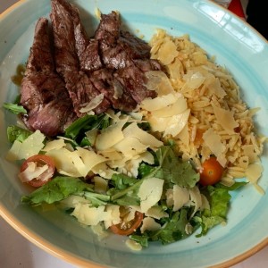 Lomito con pasta