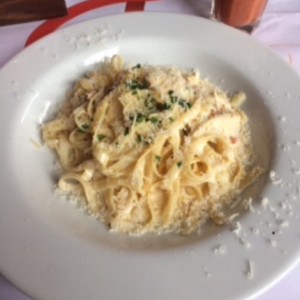 Fetuccini Alfredo con pollo