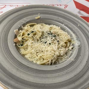 Pasta alfredo con pollo