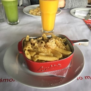 Penne al quattro formaggi e pollo
