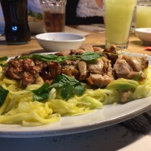 Pollo con salsa de man
