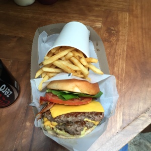 Hamburguesa doble con queso y tocineta