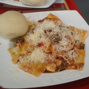 Ravioli con 8 toppings