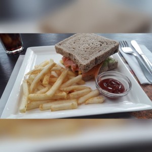 Sandwich de salmón