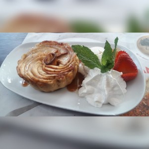 Pie de manzana y helado de vainilla