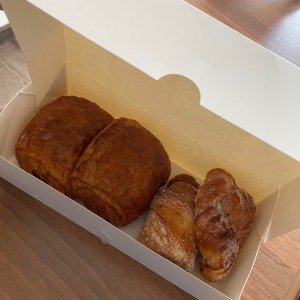 pan de chocolate, churros de arequipe y cruffin de arequipe 