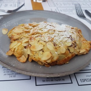Pan de almendras