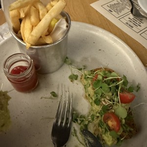 Tostada de aguacate