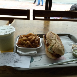 Pulled pork sandwich con jugo de lulo