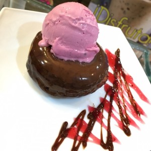 Dona + Helado de Frutos del Bosque