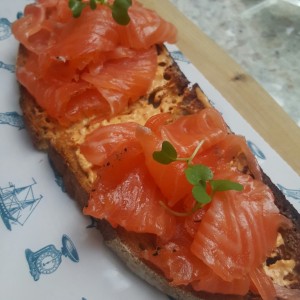 Tostas de salmon