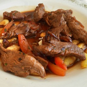 lomo saltado peruano 