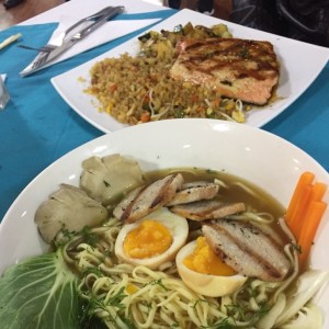 Ramen de cerdo y Salmon