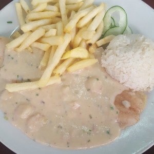 Filete blanco en salsa marinera