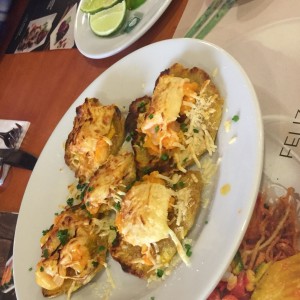 entrada de tostadas con camarones gratinadas