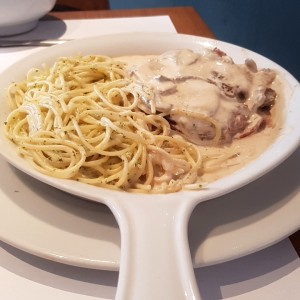 Lomo con champiñones y tocineta 