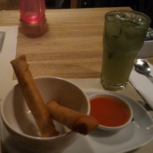 Thai Spring rolls y Te de pepino