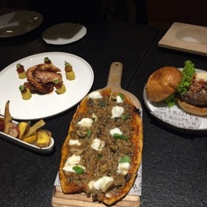 Pulpo, pizza de zetas y hamburguesa 