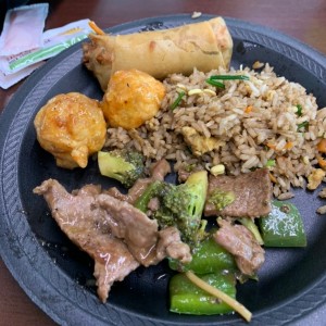arroz lumpia carne con vegetales y pollo a la naranja