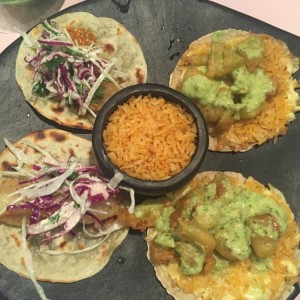 Tacos de pescado y de nopal