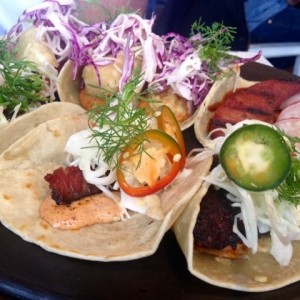 tacos de morrillo, lengua y pescado