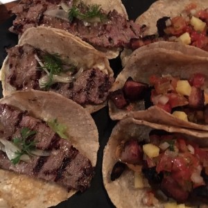 Tacos de carne asada y al pastor