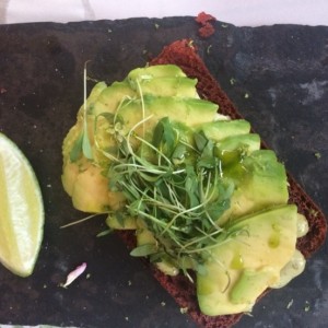 Tostada de aguacate