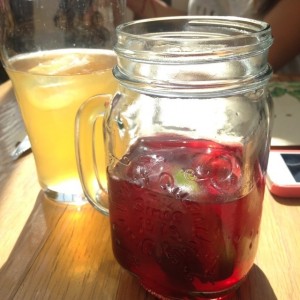 jugo de flor de hamaica con panela