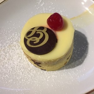 Mousse de Chocolate Blanco con Cereza