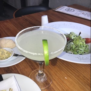 margarita , pan de la casa y ensalada de cortesia