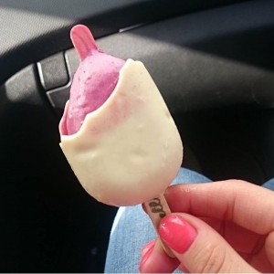 Paleta de frutos rojos con chocolate blanco 