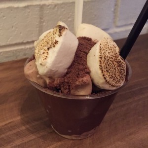 Malteada de chcolate con milo, mashmallows y cobertura de nutella