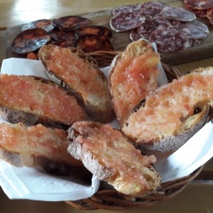 Pan con tomate
