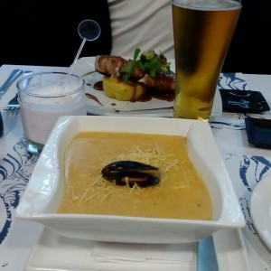 cazuela de mariscos y robalo en salsa de limon