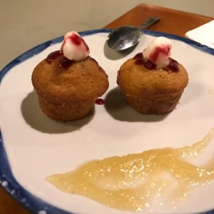 cupcakes. cortesia por primera vez