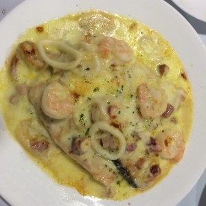 Salmon a la marinera gratinado