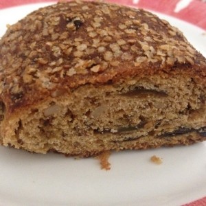 pan 3 granos con chia y frutas naturales