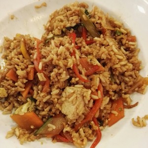Arroz integral con vegetales y tofu